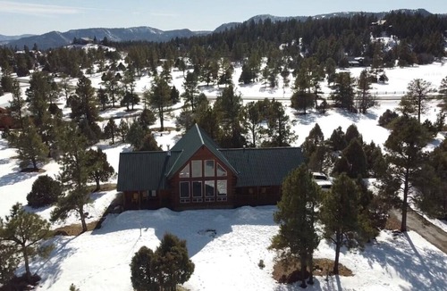 Timber Ridge Ranch House | Timber Lodge: Family Log Hm w/Amazing Views, 3 Acres Near Town, A/C, Hot Tub
