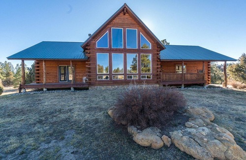 Timber Ridge Ranch House | Timber Lodge: Family Log Hm w/Amazing Views, 3 Acres Near Town, A/C, Hot Tub