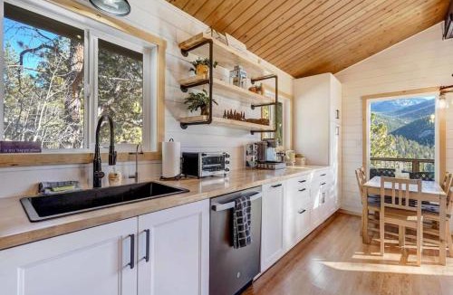 Spring Valley House | Timber Peak Cabin - Hot Tub BBQ Scenic Views