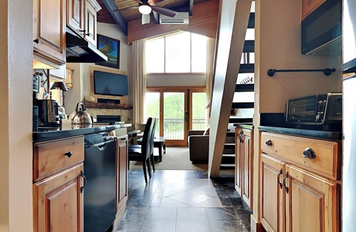 Snowmass Village Condo | 🌲Timberline 317 Studio Loft Deluxe ~ Hot Tub~Pool~WiFi~Ski-in/out~Local Shuttle🌲
