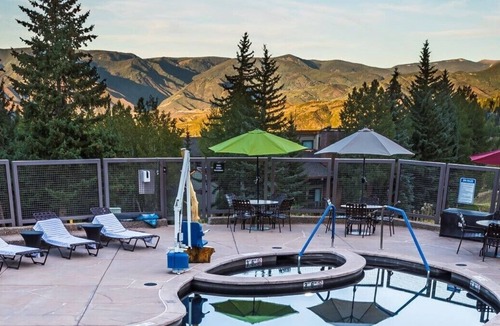 Snowmass Village Condo | 🌲Timberline B3C Deluxe 1-Bedroom + Loft ~Hot Tub~Pool~WiFi~Ski-in/out~Local Shuttle🌲