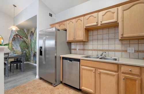 Side Hill Apartment | Timberline Retreat – King Bed, Fireplace & Pool!