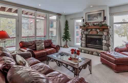 Old Town House | Timberwolf Luxury Lodge at Trademark #3-1/Hot Tub/Scenic Views/Mountain Ambience