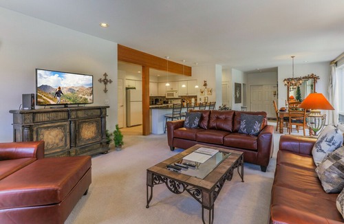 Old Town House | Timberwolf Luxury Lodge at Trademark #3-1/Hot Tub/Scenic Views/Mountain Ambience