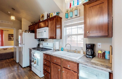 Woodland Park Cottage | Tiny home cottage w/mountain view, kitchen & firepit - dogs OK