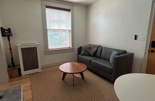 Uptown Apartment | Top floor Uptown apartment!nPet friendly in a lively neighborhood
