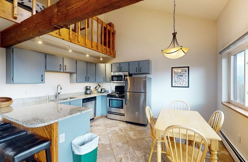 Wildernest Condo | Top-floor w/Mountain View