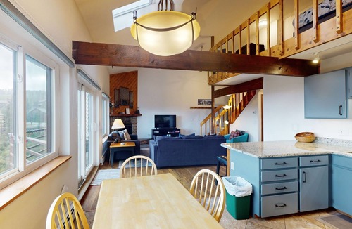 Wildernest Condo | Top-floor w/Mountain View