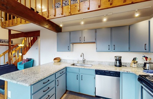Wildernest Condo | Top-floor w/Mountain View