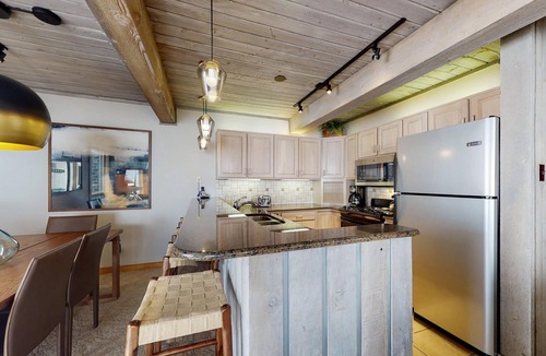 Snowmass Village Condo | Top of the Village - Trails 105
