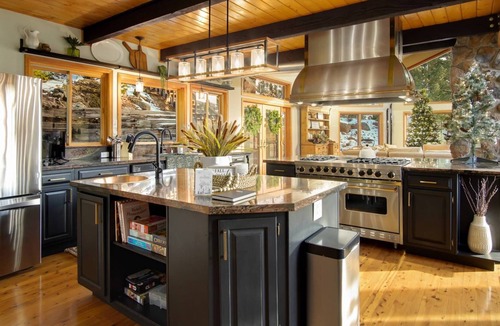 Shadow Mountain House | Top of the World Lodge. Hot Tub. 3 Decks. Theater Room. Library. Gourmet Kitchen. Mountain View