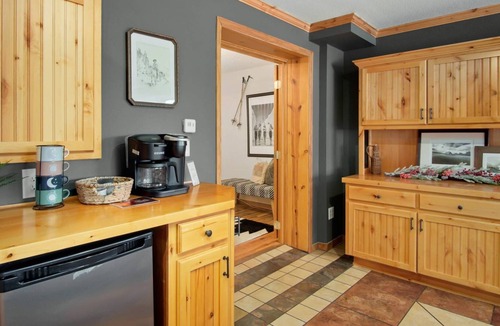 Shadow Mountain House | Top of the World Lodge. Hot Tub. 3 Decks. Theater Room. Library. Gourmet Kitchen. Mountain View