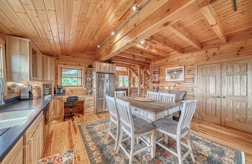 Howard Cabin | Top of the World - Unwind on Cloud Nine!
