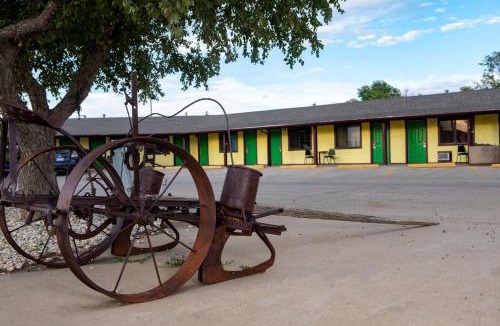 Trinidad Hotel | Tower 64 Motel & RV