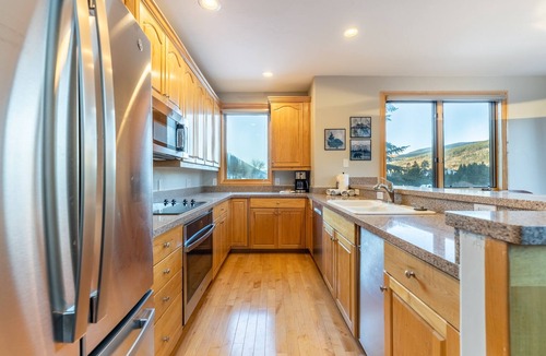 Mountain House House | Townhome w/Private Hot Tub & Deck with Slope Views & Short Walk to Lifts!