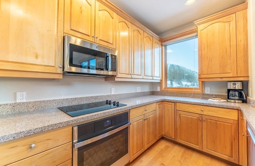 Mountain House House | Townhome w/Private Hot Tub & Deck with Slope Views & Short Walk to Lifts!