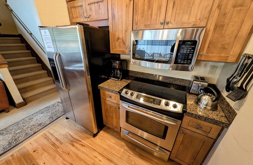 Lakeside Village House | Townhome with free shuttle & private laundry