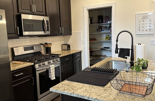 Colorado Springs House | Townhouse, close I25, Air Force Academy, walk to restaurants, movies, bowling
