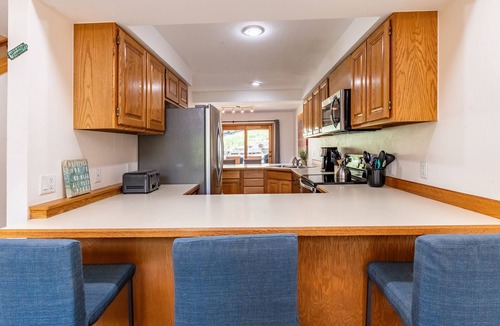 Warrior's Mark House | Townhouse, on bus route, quiet location