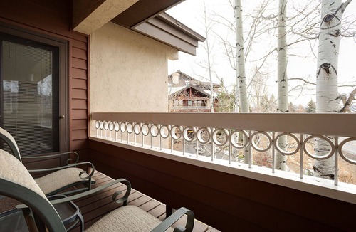 Steamboat Springs Condo | TR1211 | Phenomenal Mtn Getaway | Close to Skiing | Hot Tubs | Winter Shuttle