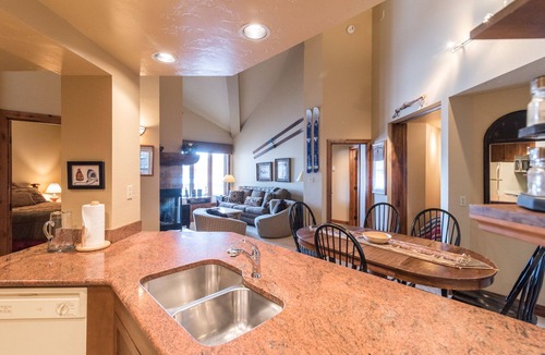 Steamboat Springs Condo | TR1301 | Layout with Loft and Den | Beautiful Décor | Winter Shuttle | Hot Tubs