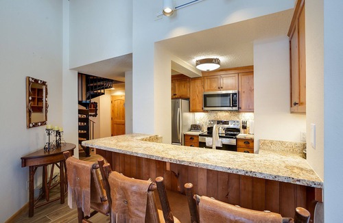 Steamboat Springs Condo | TR1303 | Great Layout | 10 Hot Tubs | Winter Shuttle | Close to Slopes | 4 Pools