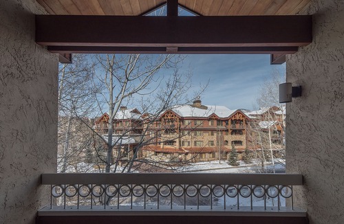 Steamboat Springs Condo | TR1303 | Great Layout | 10 Hot Tubs | Winter Shuttle | Close to Slopes | 4 Pools