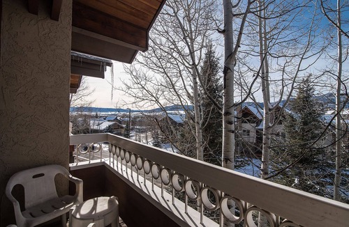 Steamboat Springs Condo | TR1303 | Great Layout | 10 Hot Tubs | Winter Shuttle | Close to Slopes | 4 Pools