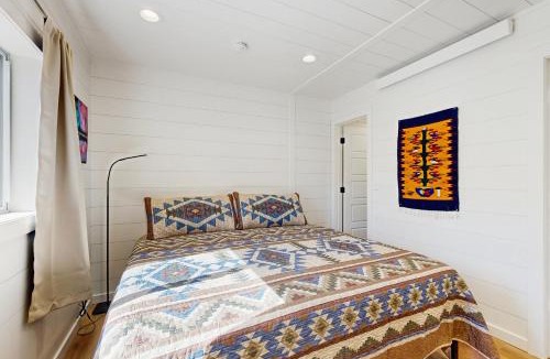Aspen Springs House | Trails & Tranquility