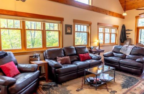 Breckenridge House | Tranquil 3BR Home Access To Trails and Mtn Views