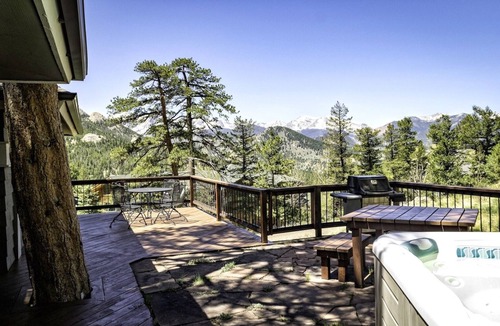 Windcliff Estates House | Tranquil Luxury Vacation At Windcliff 3 Bedroom Home by RedAwning