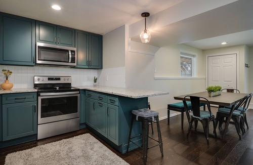 Blue River Cabin | Tranquil modern hike + ski Breck cabin w/Fast WiFi, HotTub, FirePit, 2 Kitchens