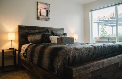 Overland Apartment | Tranquil Poolside Retreat in Colorado's Heart