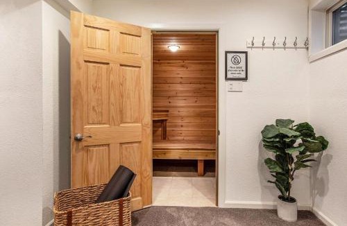 North Central Westminster House | Tranquil Retreat Sauna Master Suite Lrg Yard