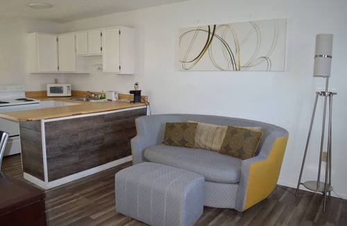 Cimarron Hills Hotel | Travelodge by Wyndham Colorado Springs Airport/Peterson SFB