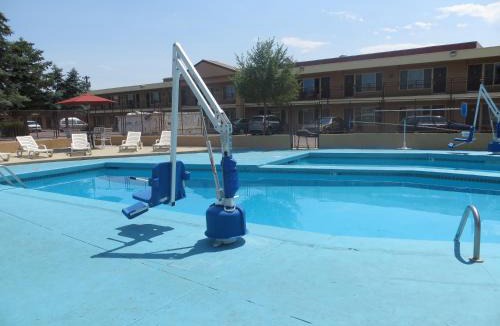 Central Colorado Springs Hotel | TravelStar Inn & Suites