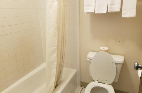 Central Colorado Springs Hotel | TravelStar Inn & Suites