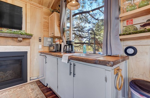Larkspur House | Tree Fort Escape