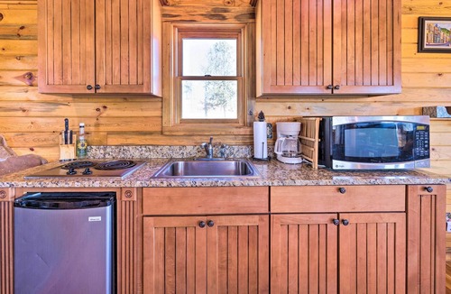 Victor Apartment | Tree-Lined Cripple Creek Retreat w/ Fireplace
