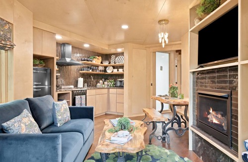 Foscoe House | Treehouse Luxury at Swallow's Nest | Hot Tub + Fire Pit | Ultimate Getaway