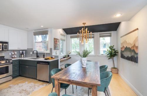 Telluride House | Tri-level condo, close to Coonskin Lift!