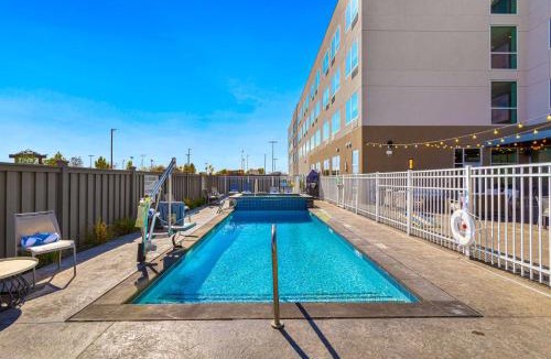 Southeast Colorado Springs Hotel | Tru By Hilton Colorado Springs Airport