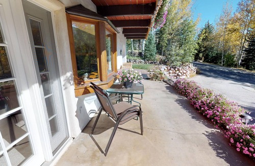 Vail House | True Bavarian Chalet-Lower Level with Private Hot-Tub ! amazing Mountain View’s