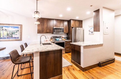 Four O'Clock Condo | True ski-in/ski-out on 4o'clock Run, walk to town!