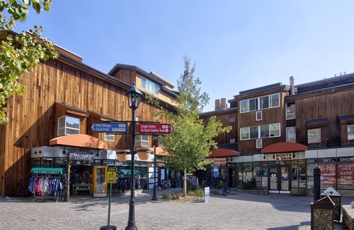 Vail Condo | True ski-in/ski-out directly at the base of Vail Mountain. Outdoor pool!