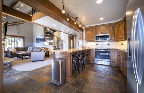 Breckenridge Condo | True Ski-In-Ski-Out 3 Bed-3 Bath Penthouse. Overlooks base of Peak 8. Sleeps 12