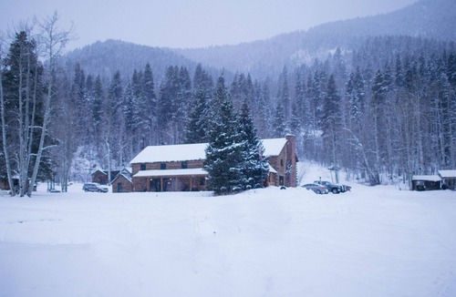 Pitkin County House | Twin Room : Beyul Retreat