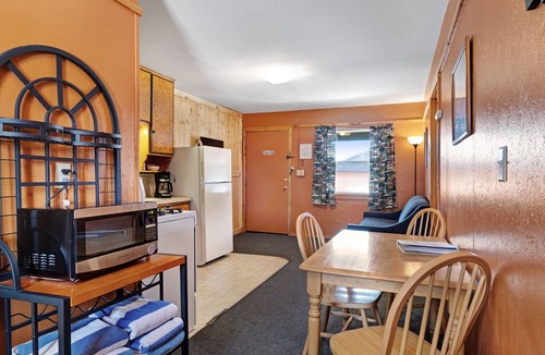 South Fork Cabin | Two Comfortable Cabins in the Heart of South Fork with Firepit & WiFi -Dogs OK