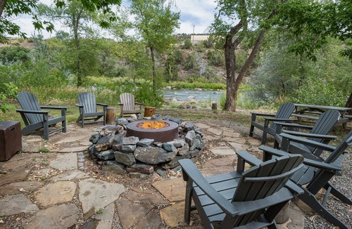 Durango House | Two Pet Friendly Rustic Cabins on the Animas River - 6 Min to Downtown DGO