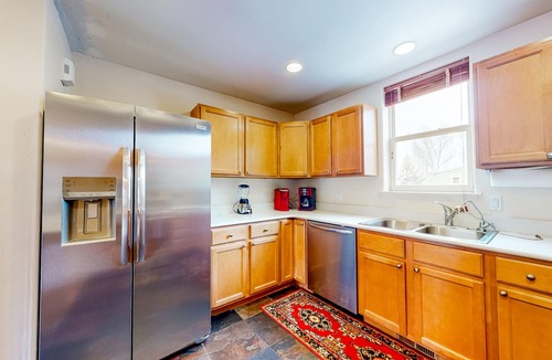 Basalt House | Two-story townhouse with balcony, grill, mountain & pond views, & streaming